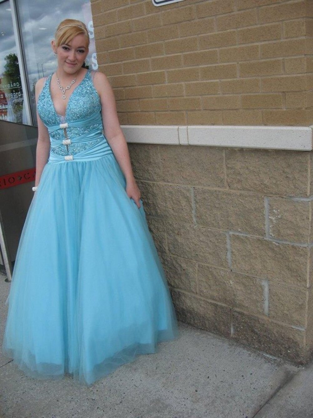 Beautiful Cinderella Princess Style Prom/Bridal Wedding Dress Size 8 Worn Once